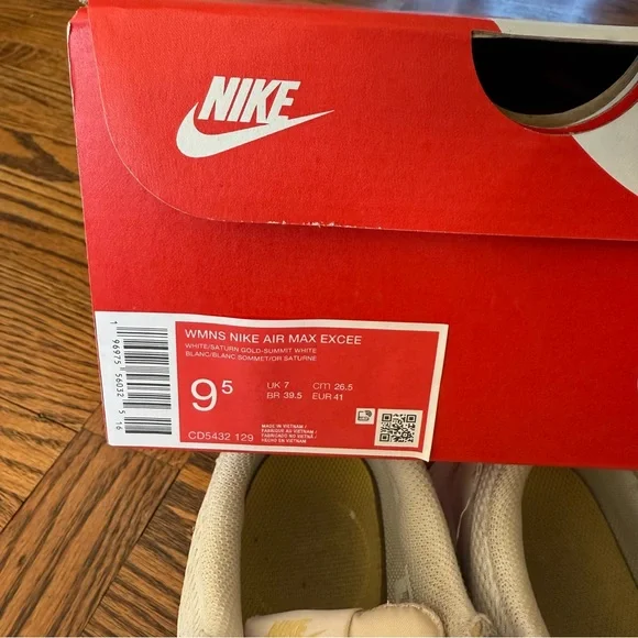 Nike Air Max EXCEE - WHITE/SATURN GOLD-SUMMIT WHITE - women’s 9.5 - Picture 6 of 8